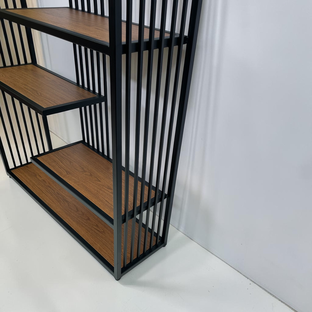 Regał RUNO w stylu loft, ujęcie pod kątem, 6 półek